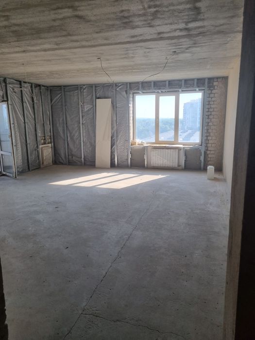 Продам новострой на площади 130м в центре