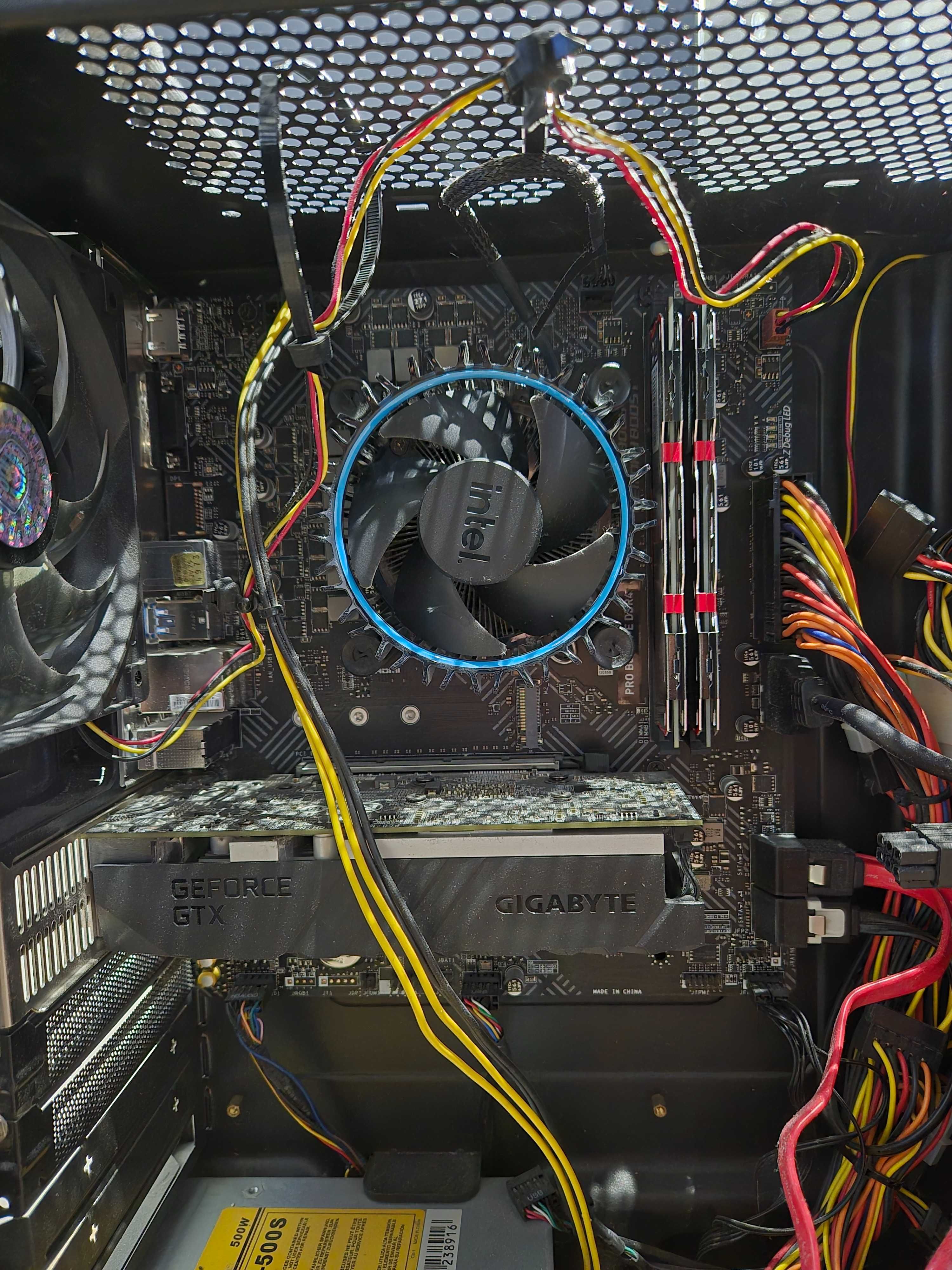 Komputer stacjonarny i3-12100F / GTX 1650 / 16 GB RAM / SSD + HDD