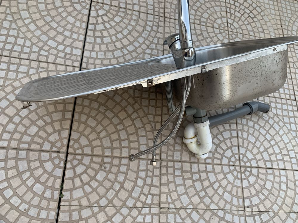 Lava loiça Inox com torneira misturadora monocomando para cozinha