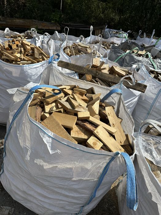 Drewno na opał, odpady drewniane, ścinki drewniane.
