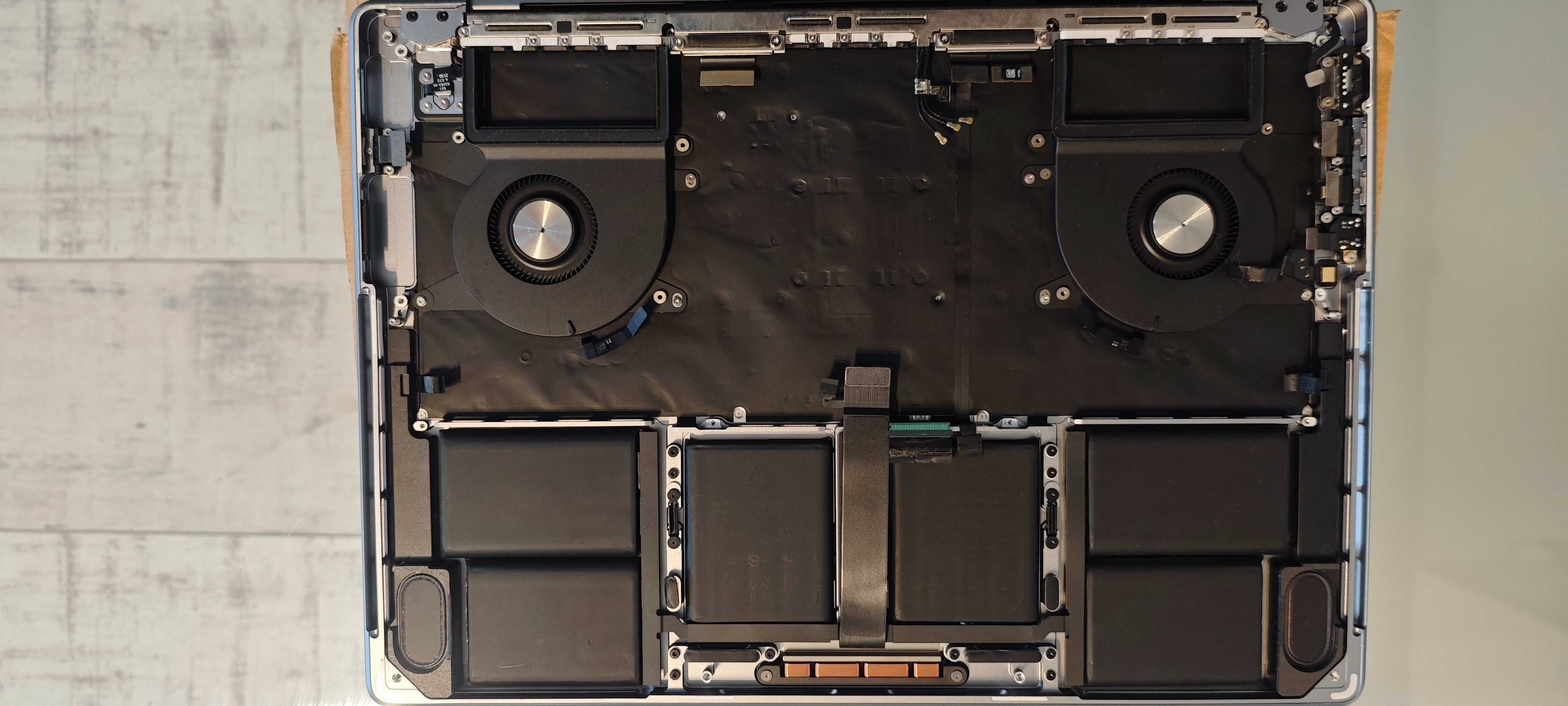 MacBook Pro 14" M1 – sprzedaję na części