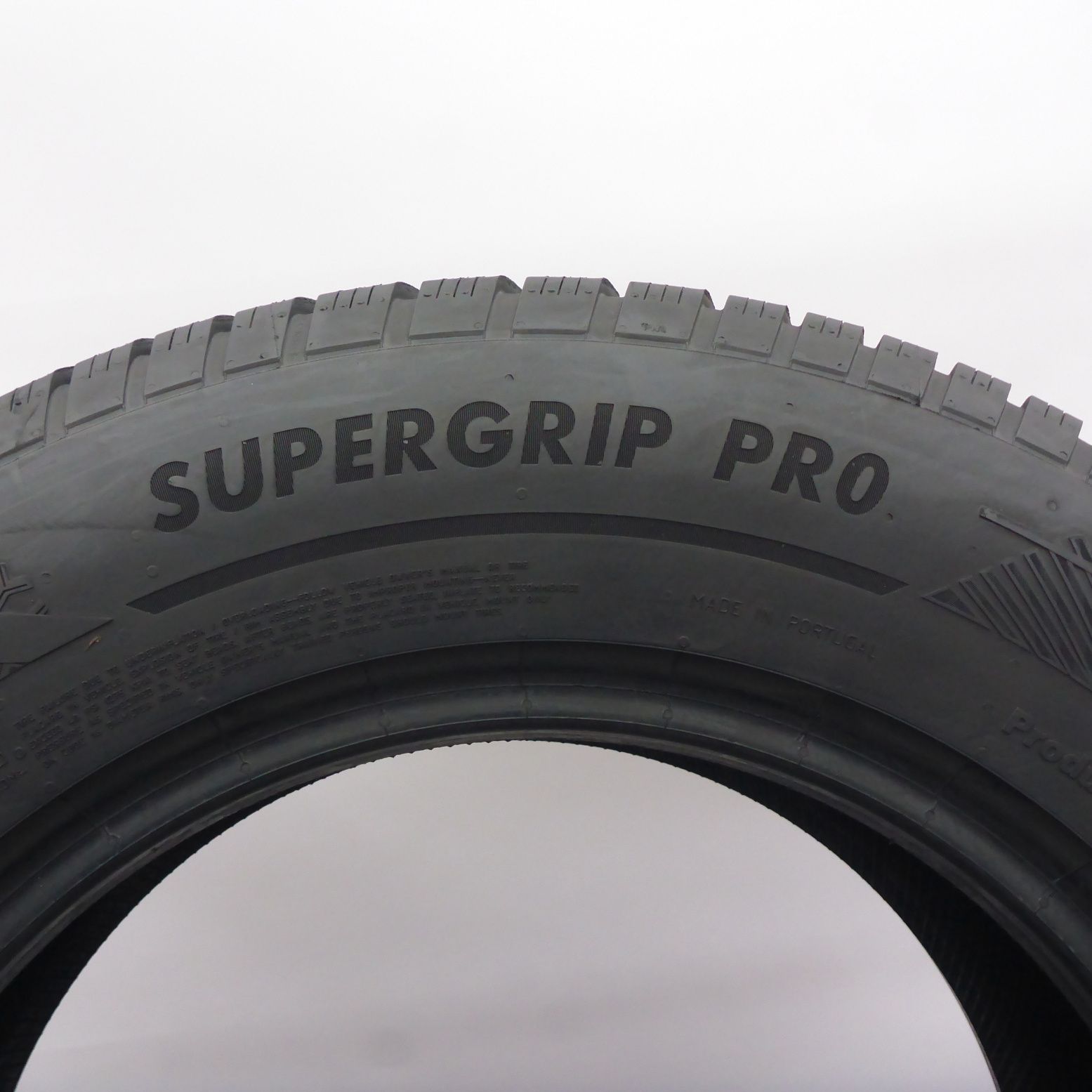 Opony 215/70/16 Esa Tecar 215/70R16 100T Zimowe 2022 7,8-8,2mm