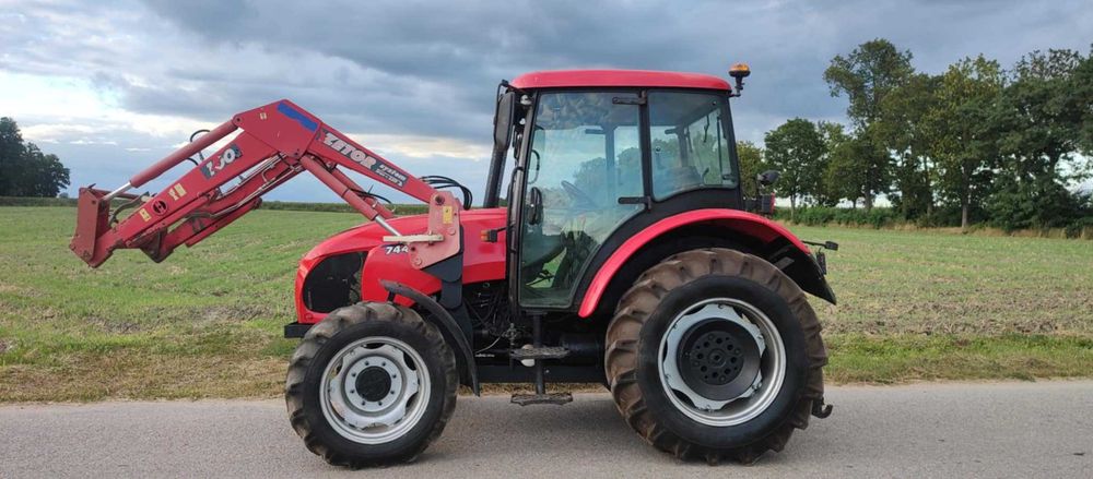 Zetor Proxima 7441 z turem
