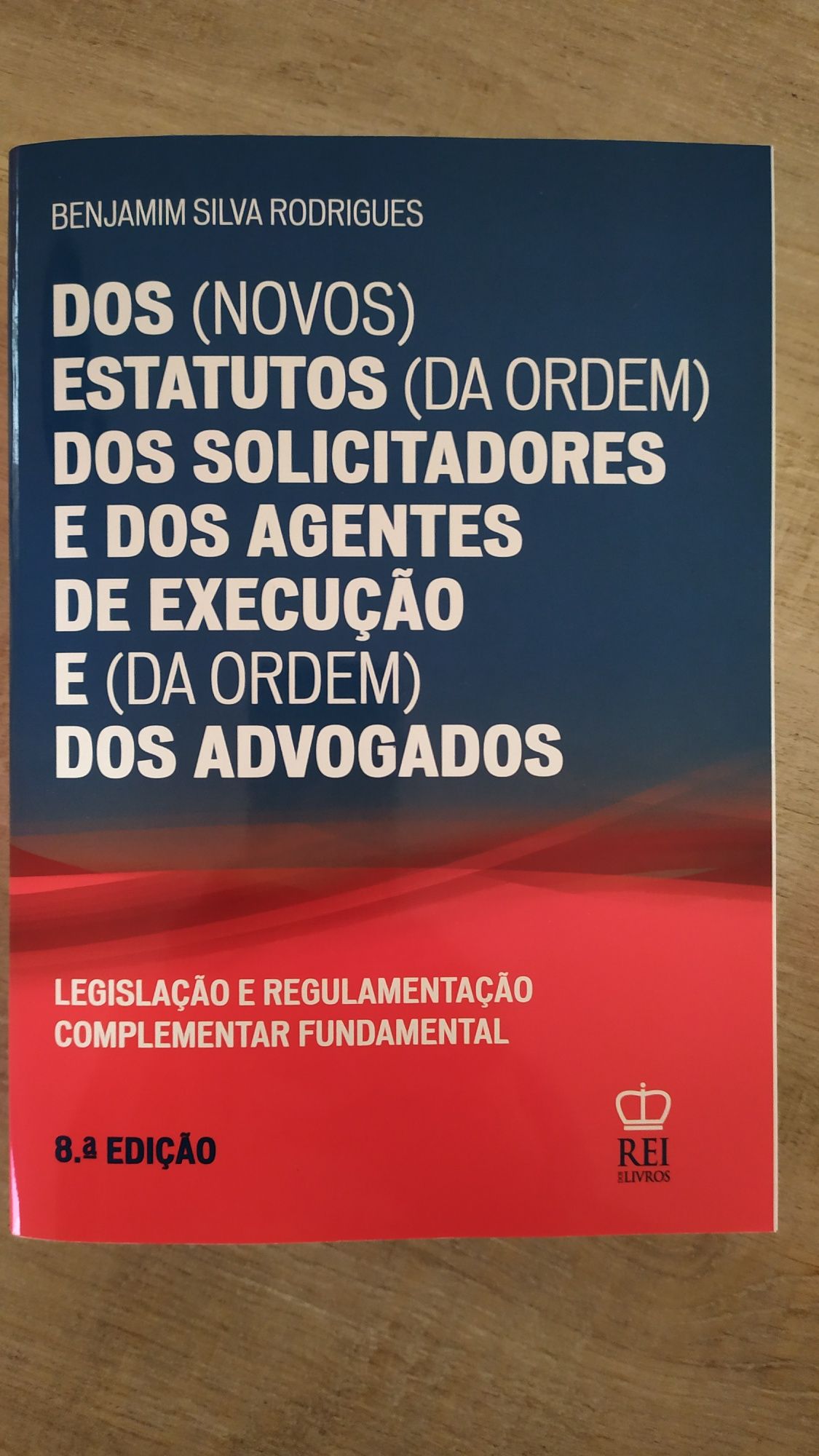 Dos (Novos) Estatutos (da Ordem) dos Solicitadores e dos Agentes...