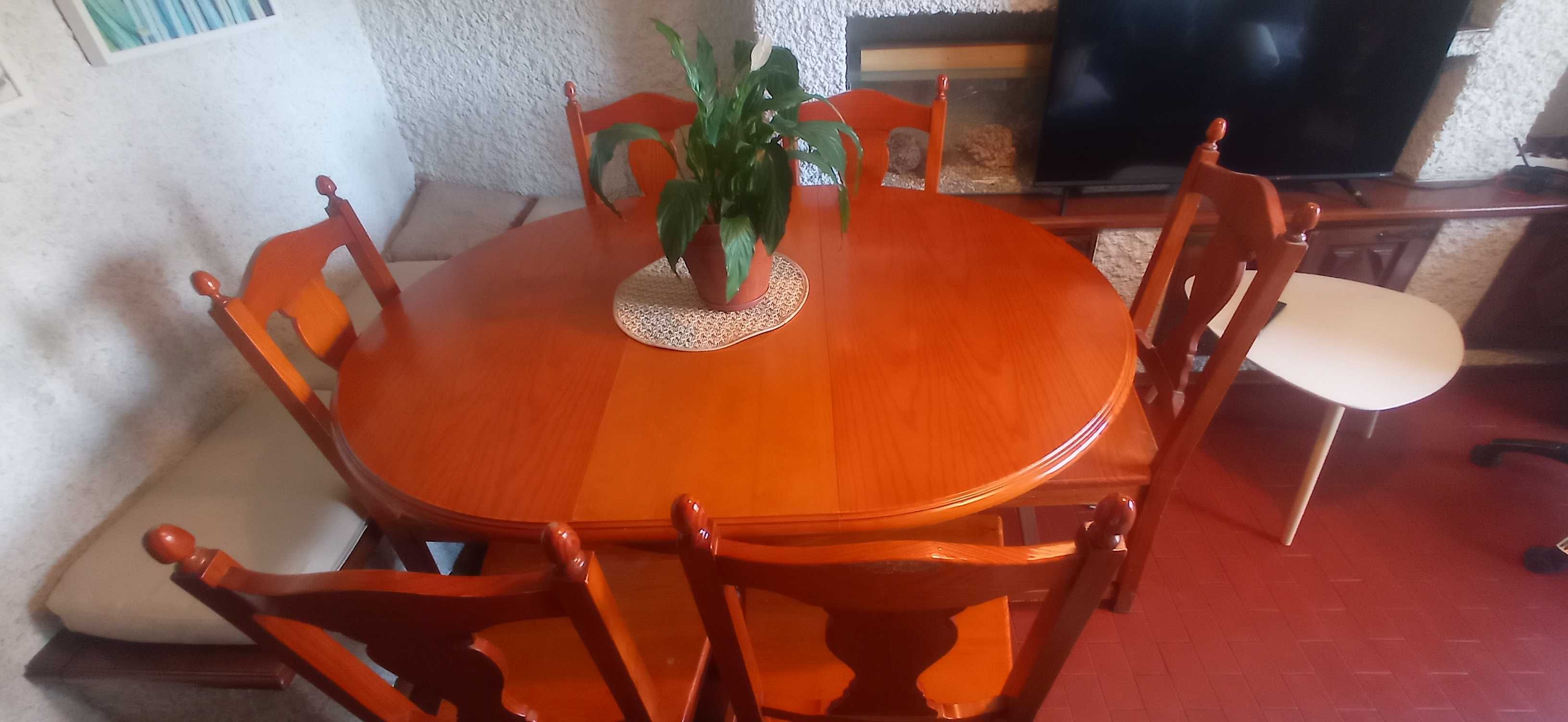 Mesa extensivel com seis cadeiras