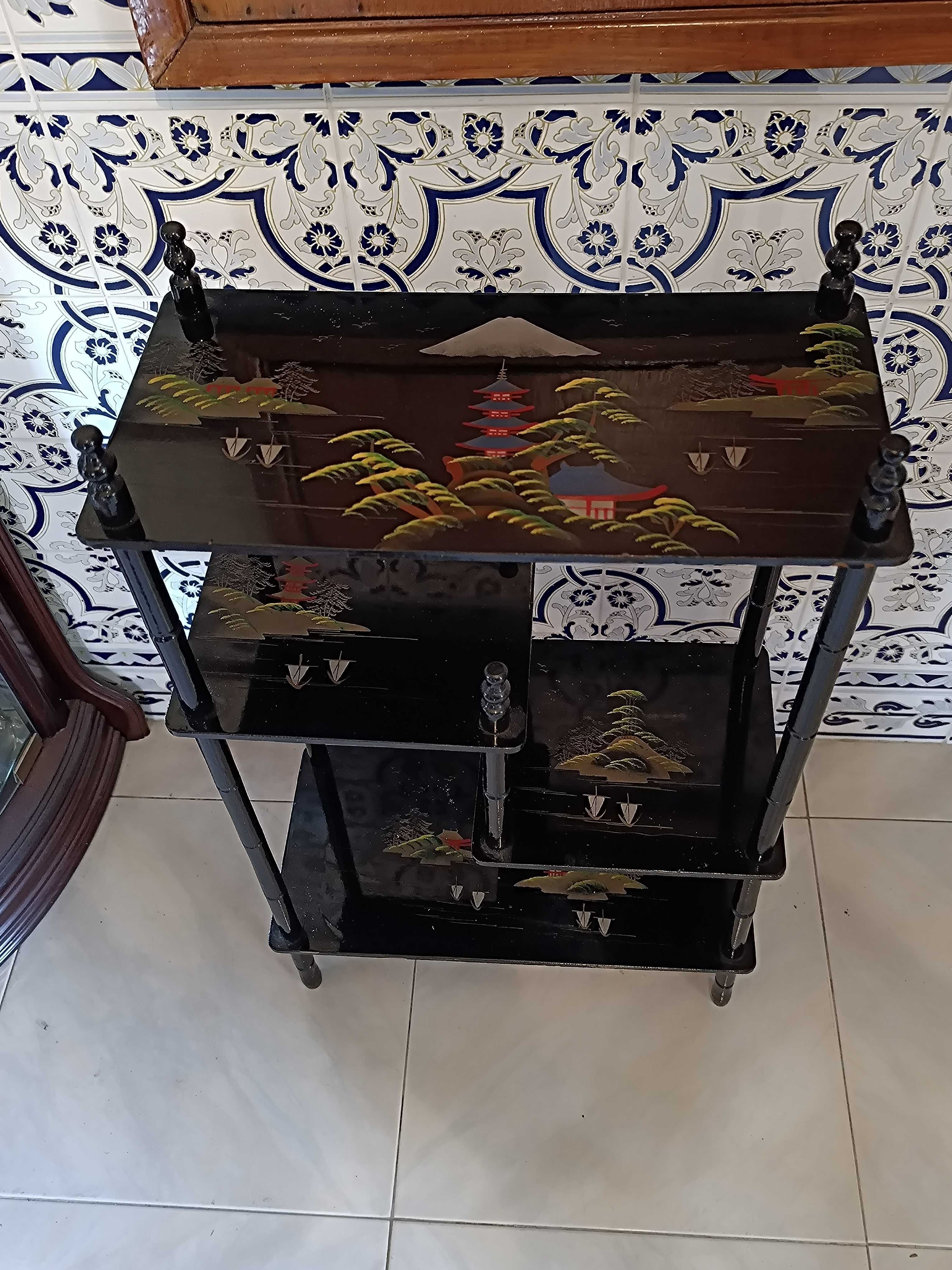 Conjunto de duas mini estantes com motivos chineses