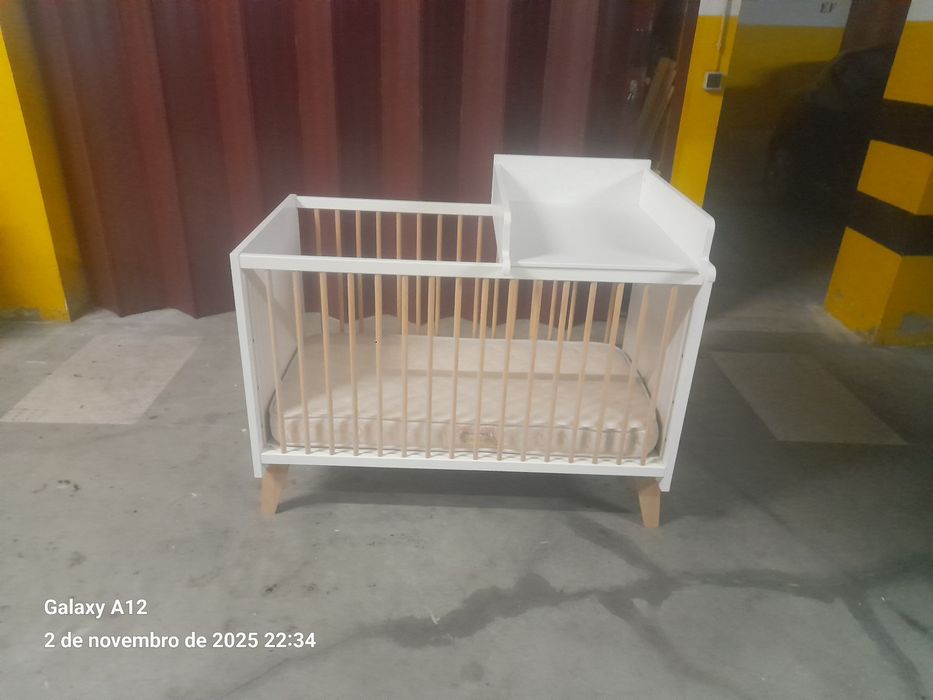 Berço com colchão+muda fraldas