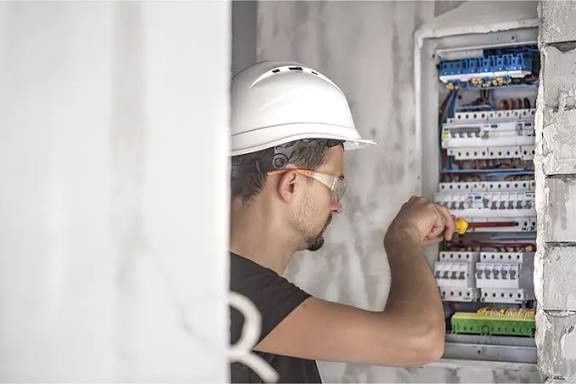 Serviços de electricidade,  manutenção residencial e comercial