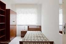 925 - Quarto para alugar a rapariga em...