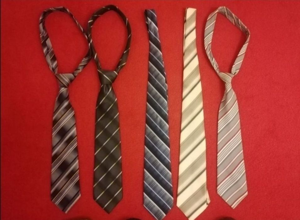 Krawaty męskie (cena za wszystkie 9 szt)