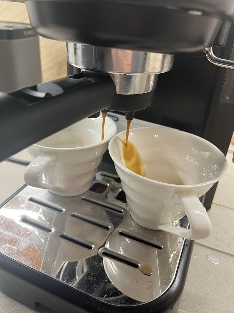 Expres do kawy Delonghi cisnieniowy czarny