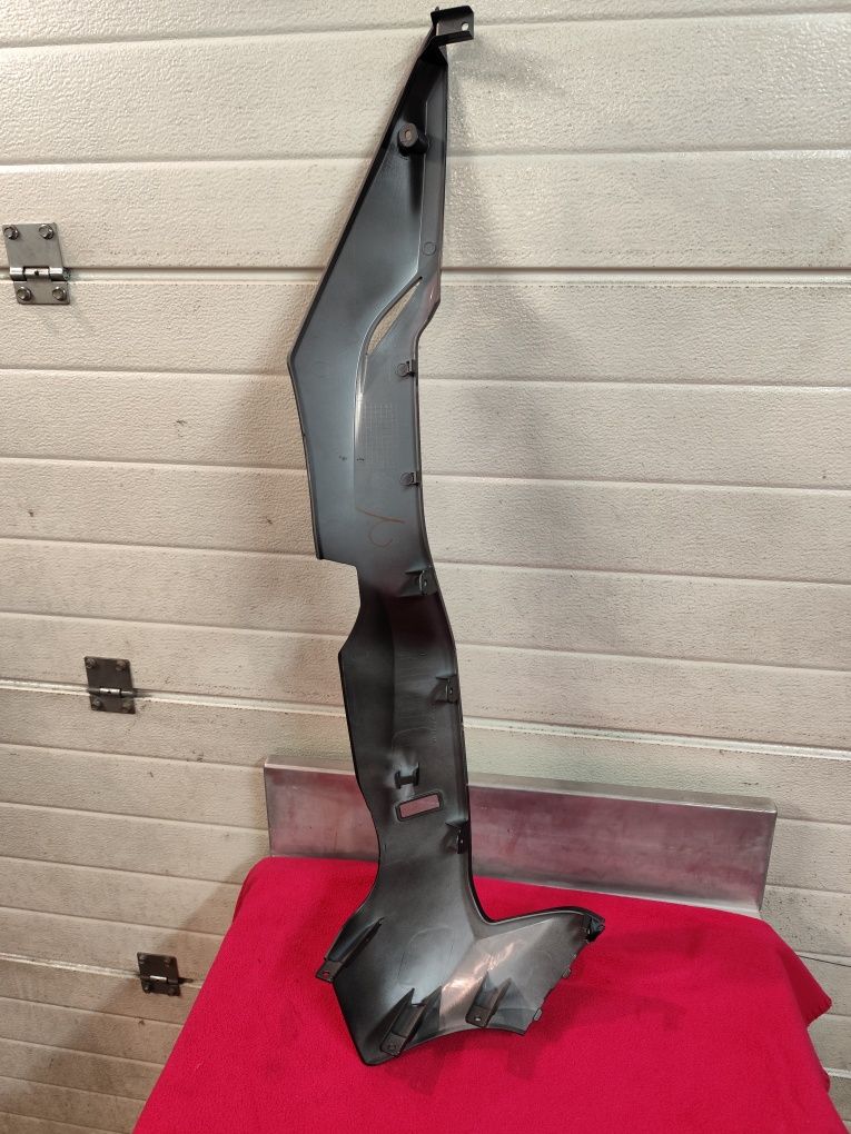 Owiewka osłona boczna listwa SYM GTS 125/300 Joymax 125