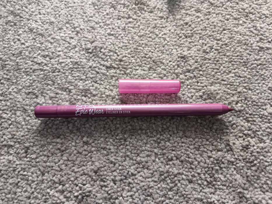 Eyeliner kredka w sztyfcie NYX Professional Magenta Shock