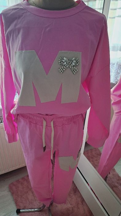 Nowy piękny dres Barbie