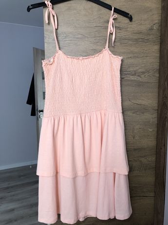 Różowa sukienka na lato