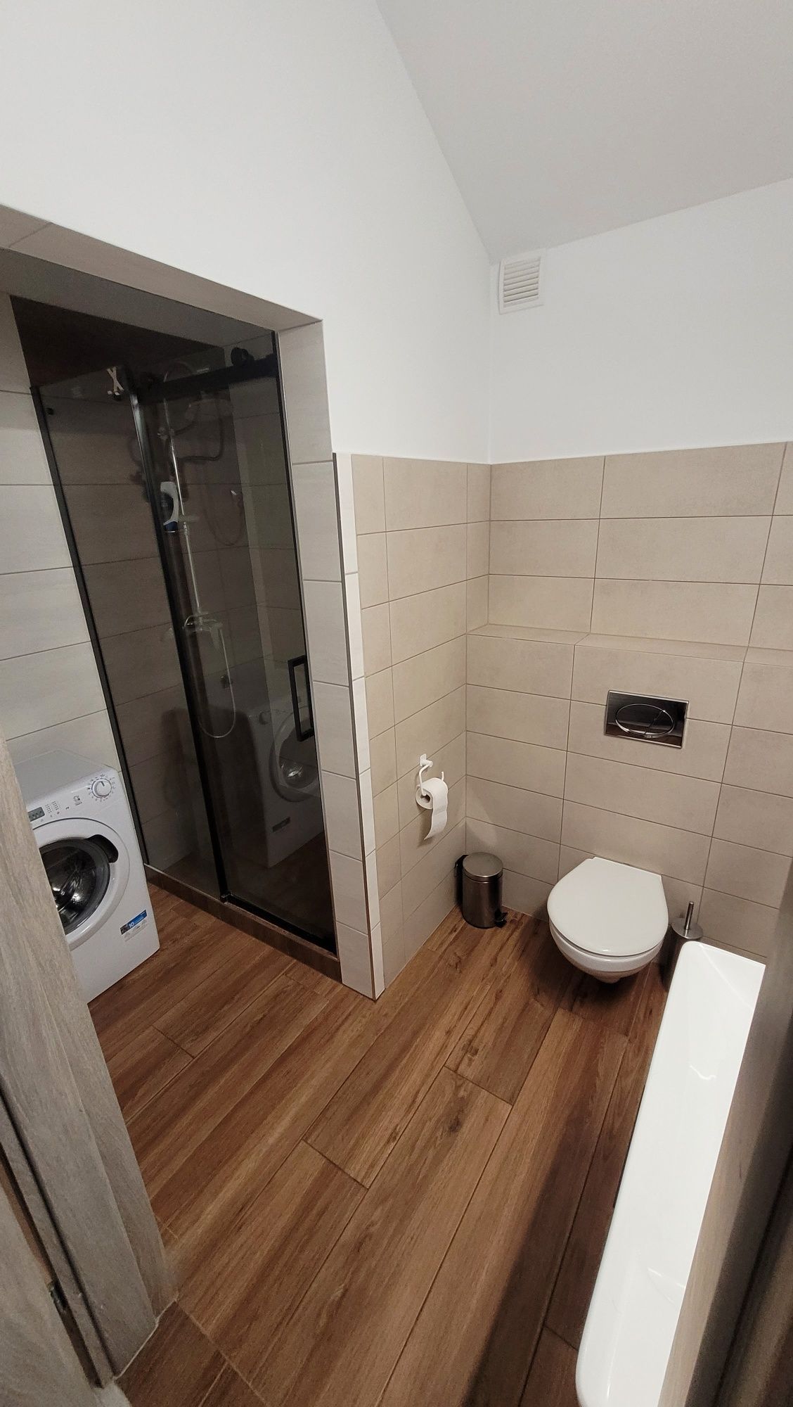 Kawalerka ( umeblowana wysoki standard  centrum Skomielna Czarna