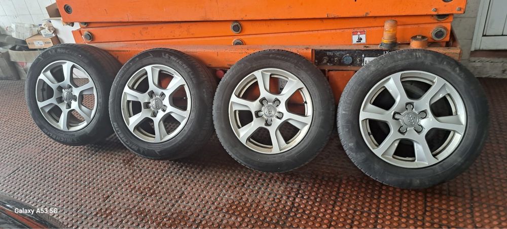 Vende-se pneus e jantes para Audi