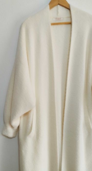 Casaco comprido branco-pérola