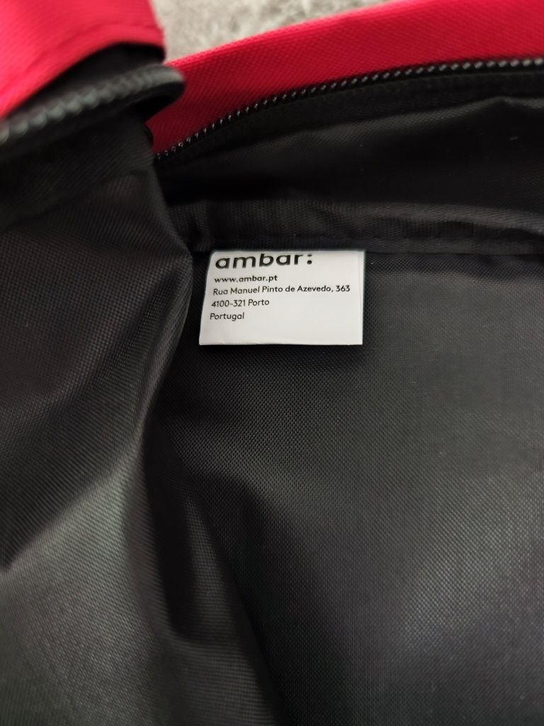 Mochila vermelha da Ambar NOVA