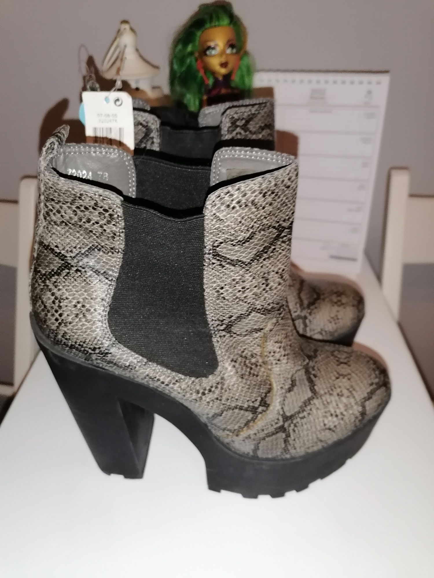 Botki koturny Atmosphere Primark