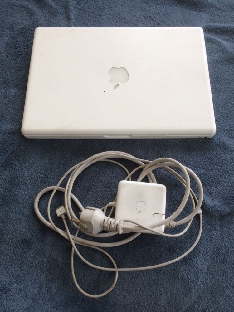 ТЕРМІНОВО! MacBook A1181 White