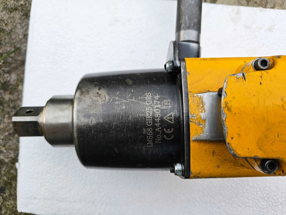 Ударный гайковерт