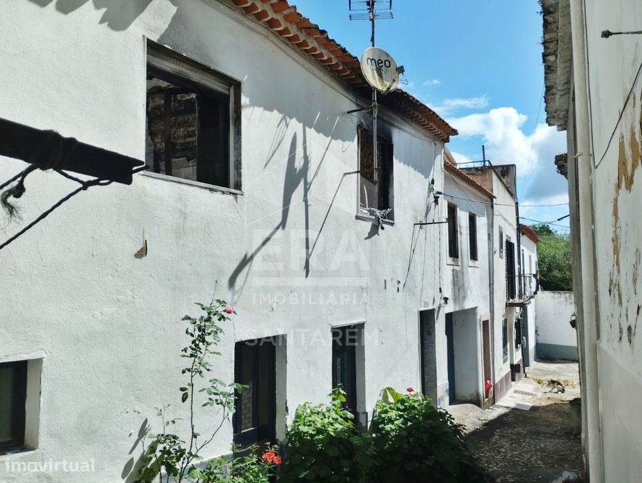 Moradia de pisos para reconstruir