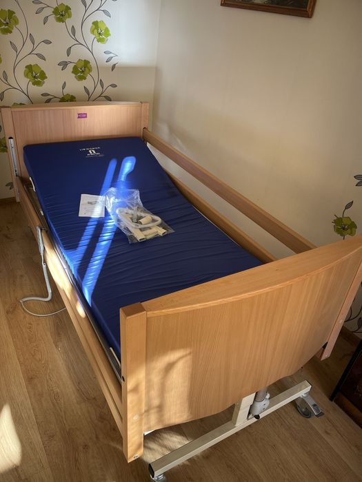 Łóżko elektryczne pielęgnacyjno- rehabilitacyjne z odleżynowym materac