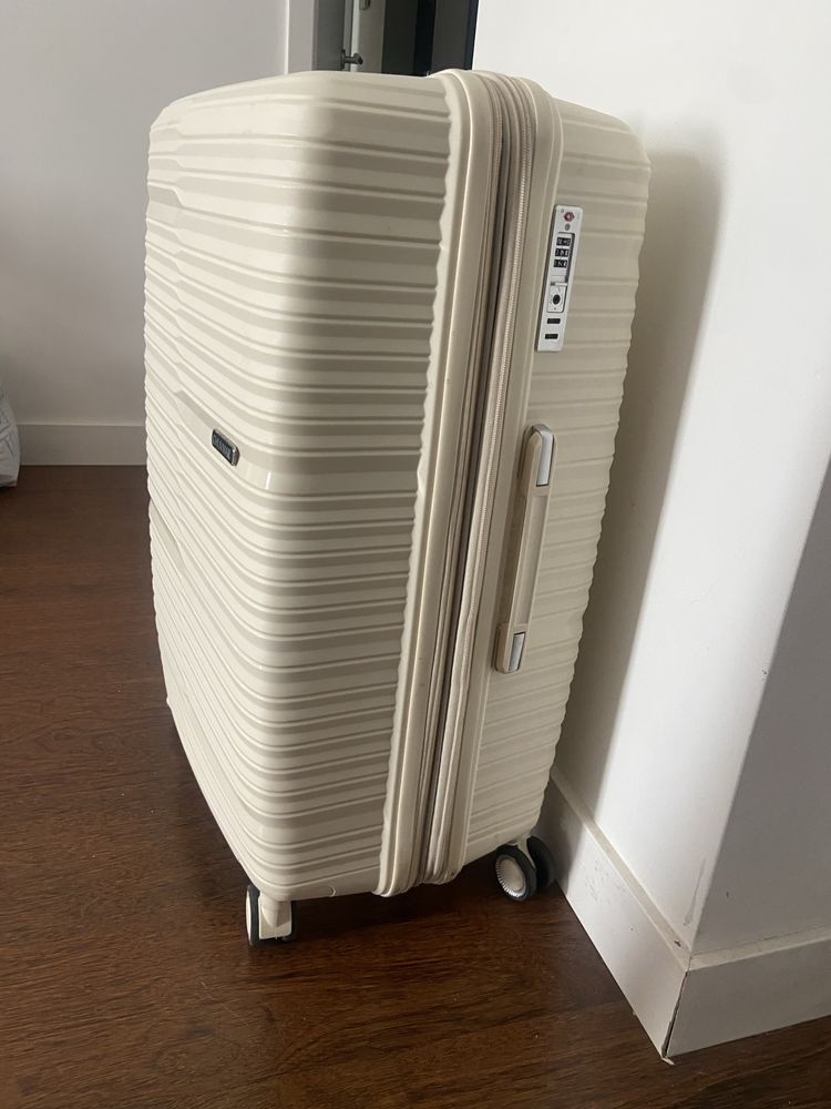 Mala de Viagem beje bom estado