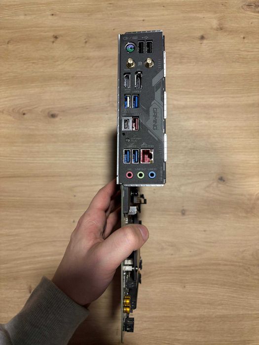 Gigabyte B650 Gaming X AX — AM5 — Б/У