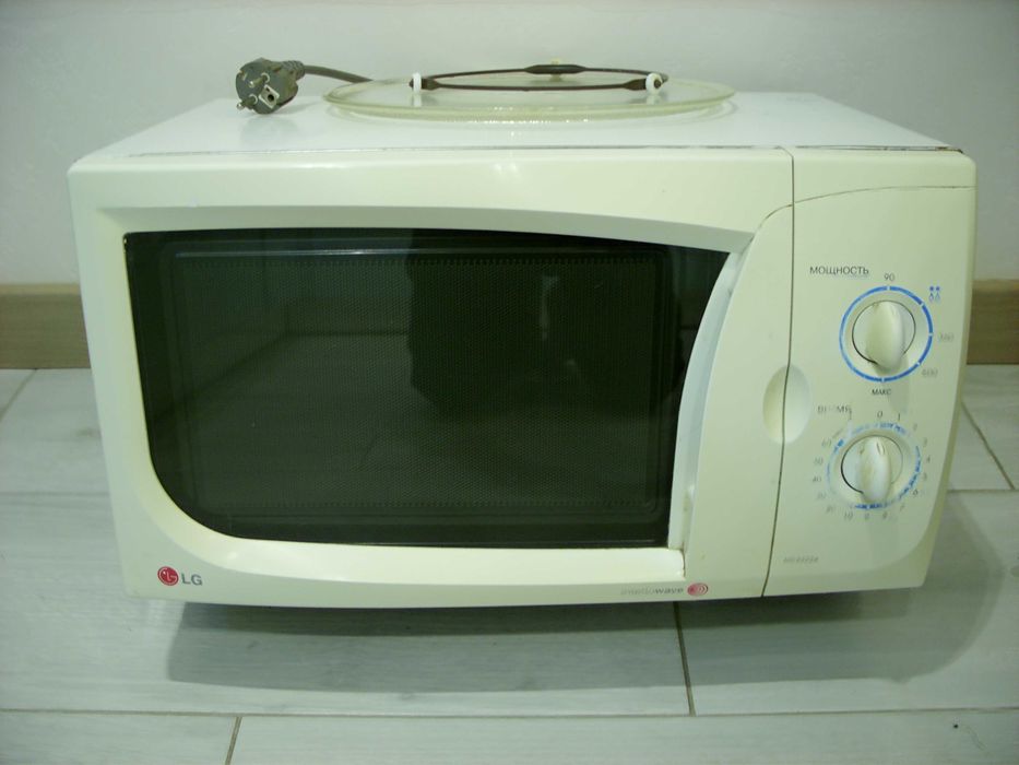 Микроволновка LG MS-2322 A в хорошем рабочем состоянии
