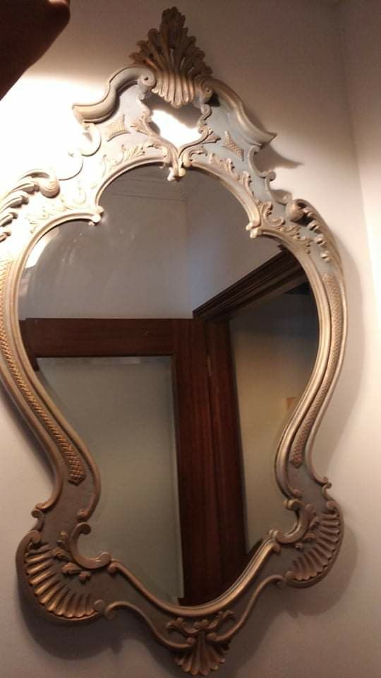 Espelho em talha D. João V restaurado manualmente