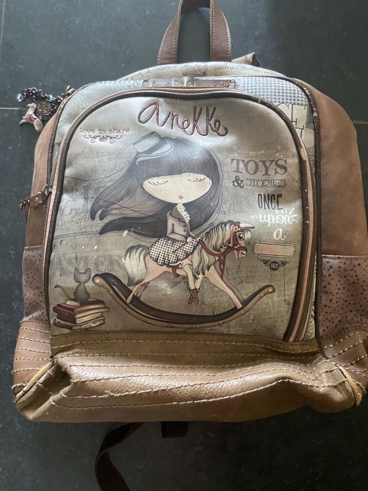 Mochila escolar anekke como nova