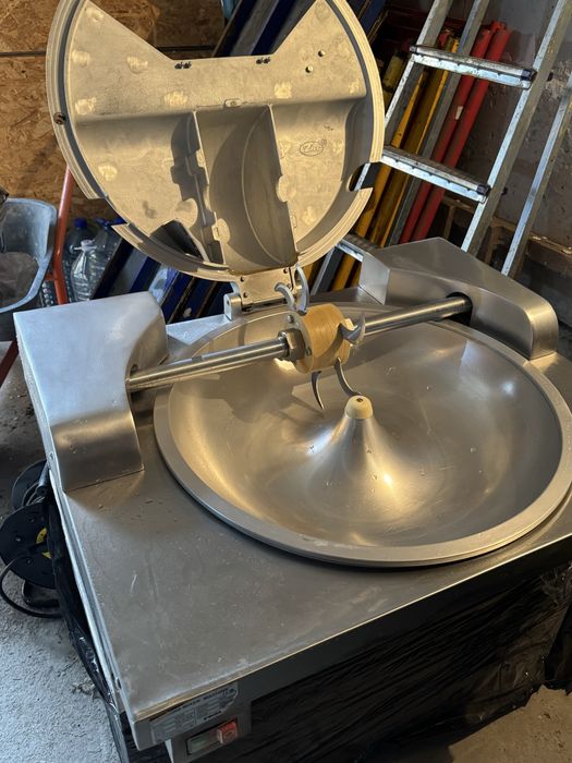 Кyтер мʼясний, Frosty