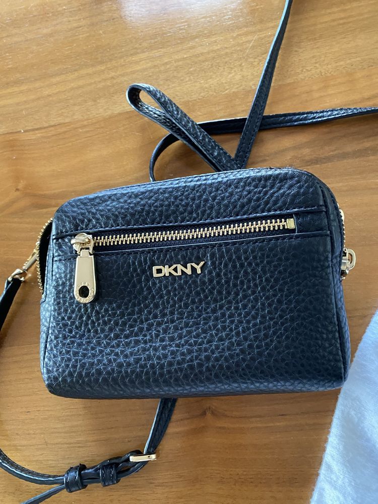 Skórzana torebka marki DKNY