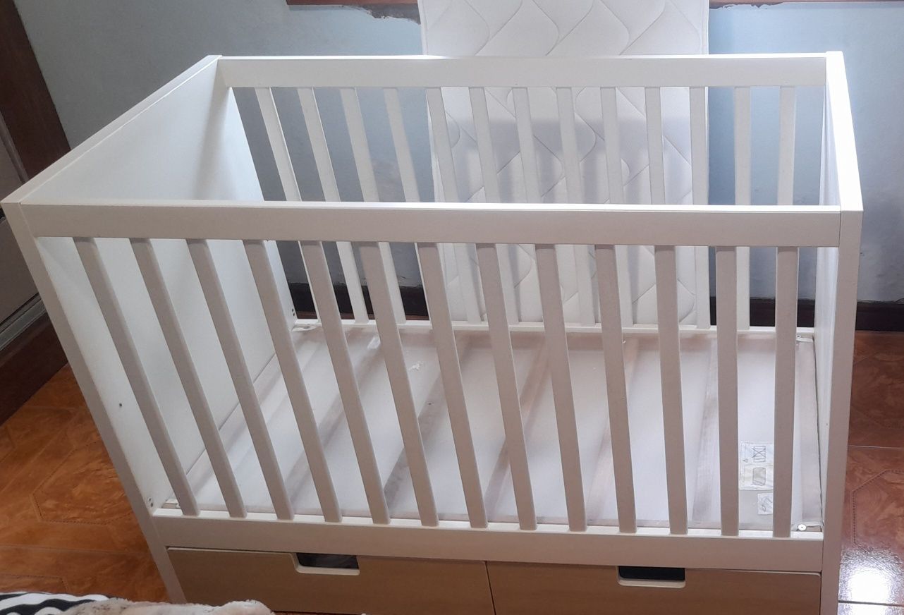 Cama bebé usada com colchão novo