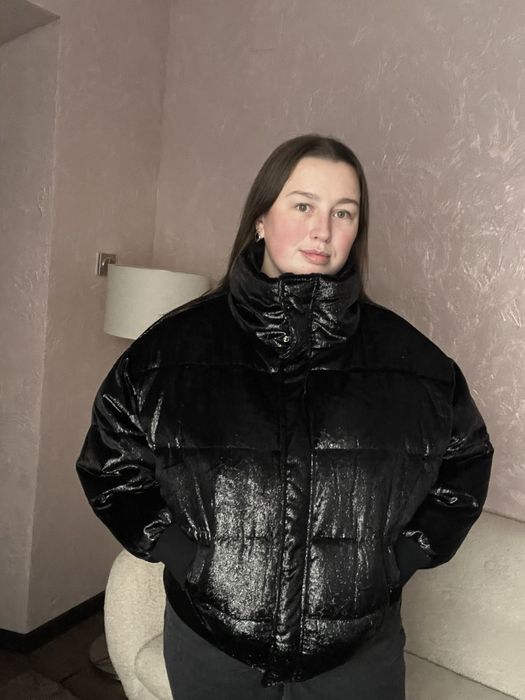 Чорна куртка жіноча тепла