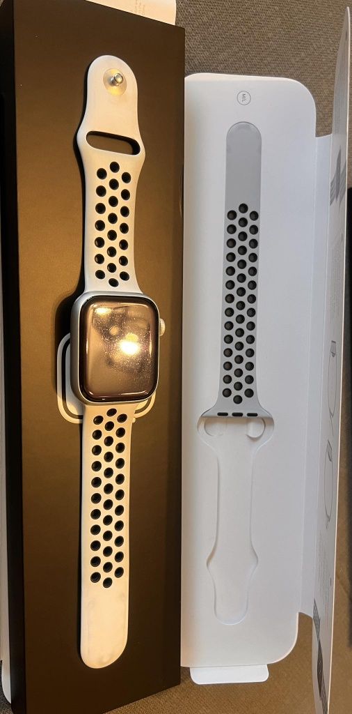 Iwatch 7 Nike 44 mm

Na sprzedaż iWatch Nike 7 44 mm. Posiada folię oc