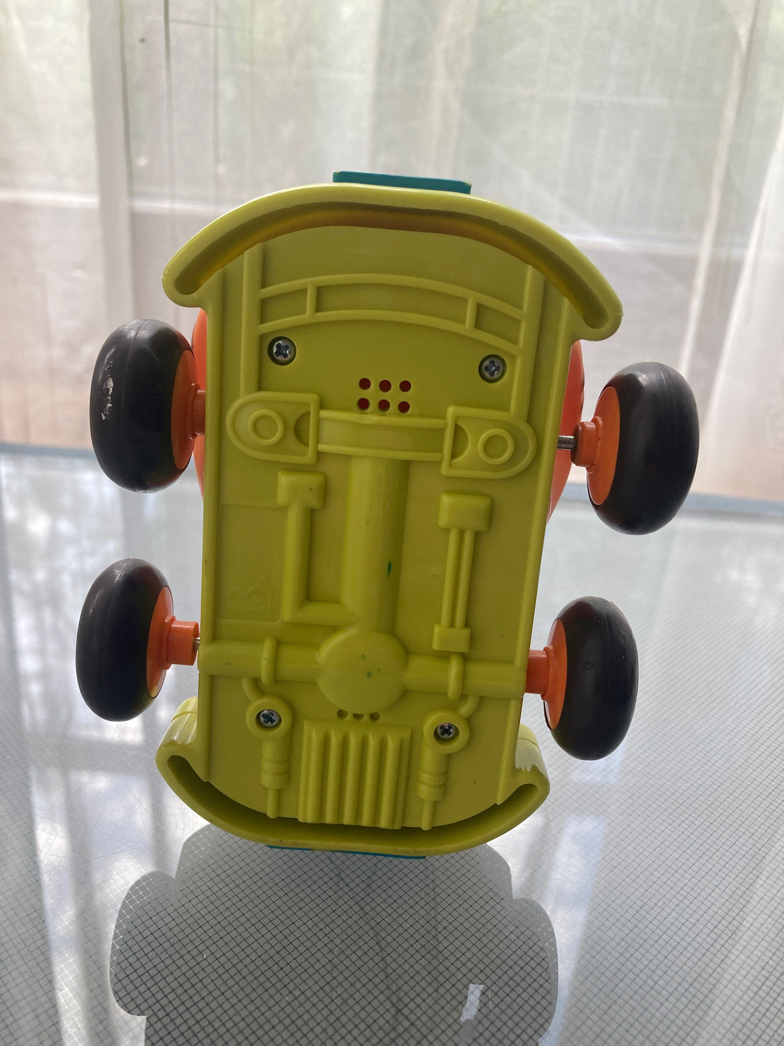 Autko B.toys Wheeee-ls! napęd pull-back wyścigówka
