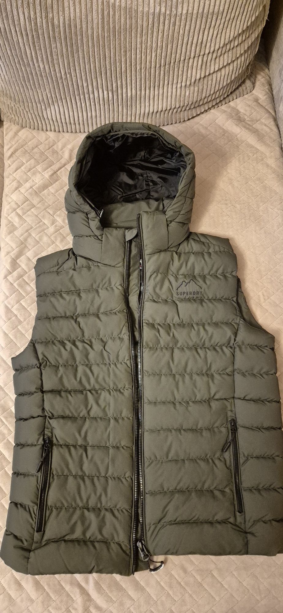 Nowa z metkami kamizelka Superdry