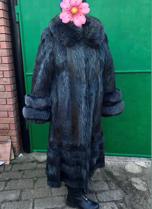 Шуба из нутрии, отделка песец . натуральный мех