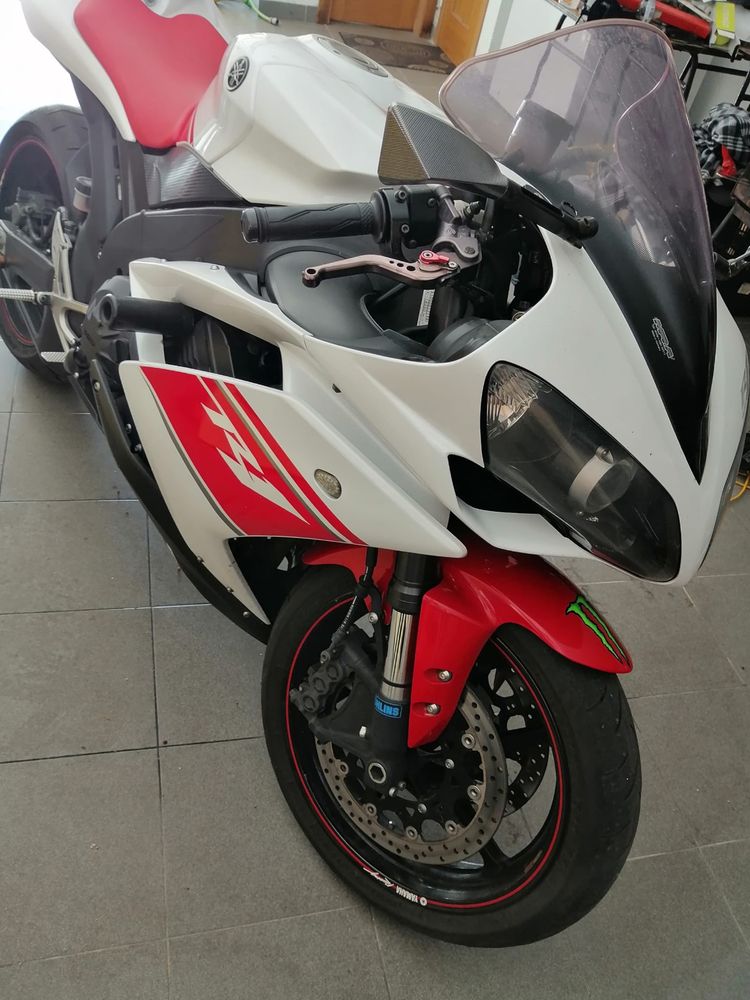 YAMAHA R1 08/2009