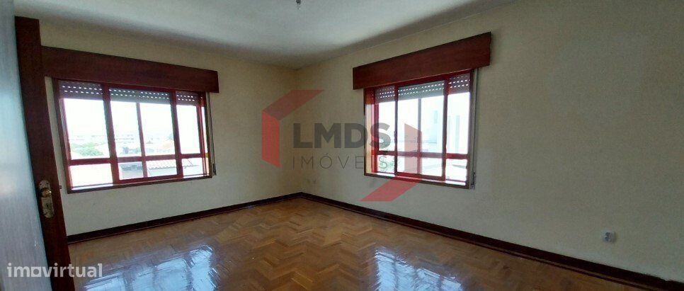 Apartamento T2 com Garagem e Arrumos – Custóias, Matosinhos