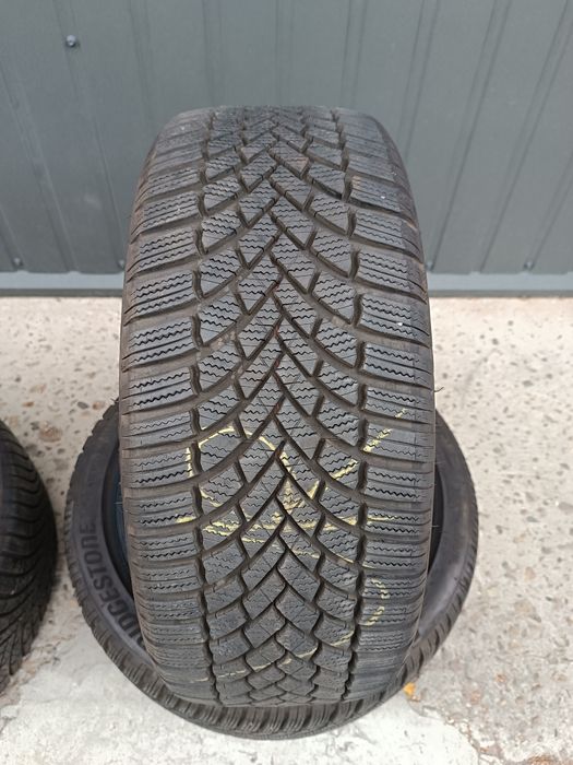 Зимові шини 215/45/17 Bridgestone Blizzak LM-005