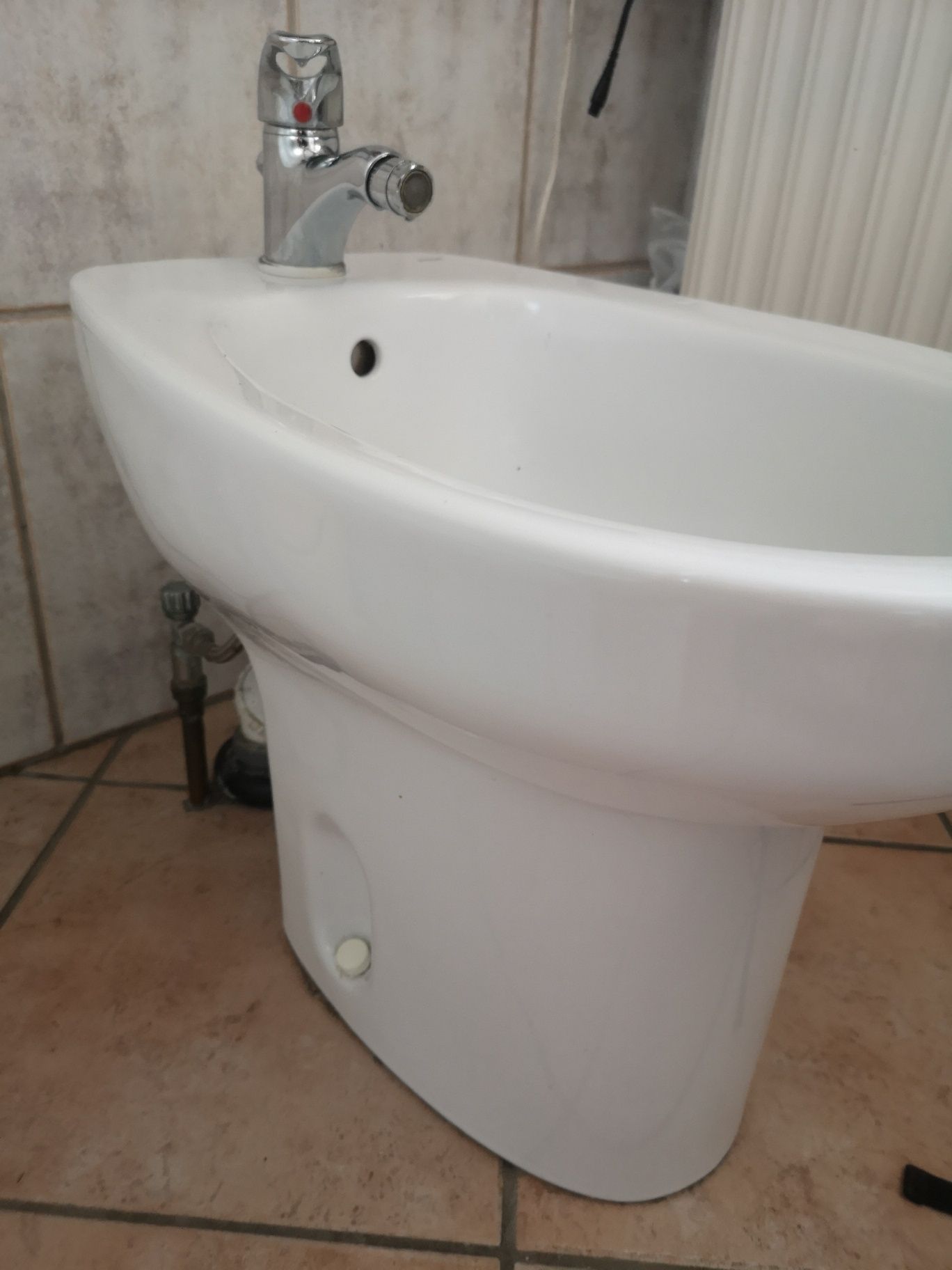 Bidet wolnostojący z baterią Roca