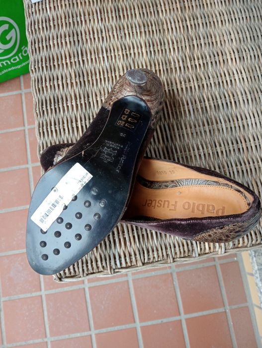 Sapatos de couro, genuína muito elegantes