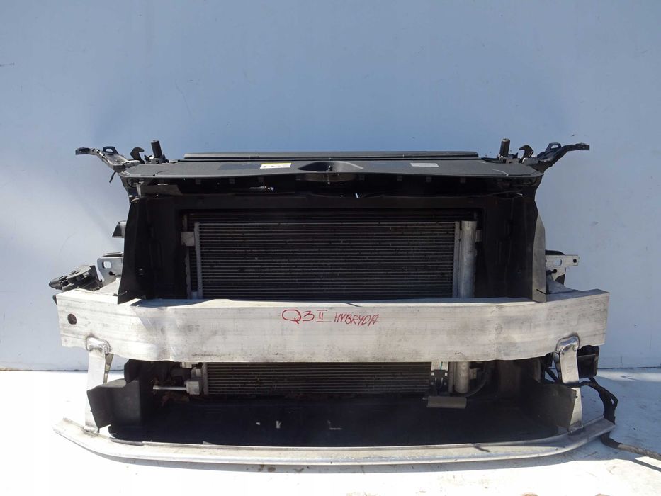 AUDI Q3 83A Передня панель, телевізор