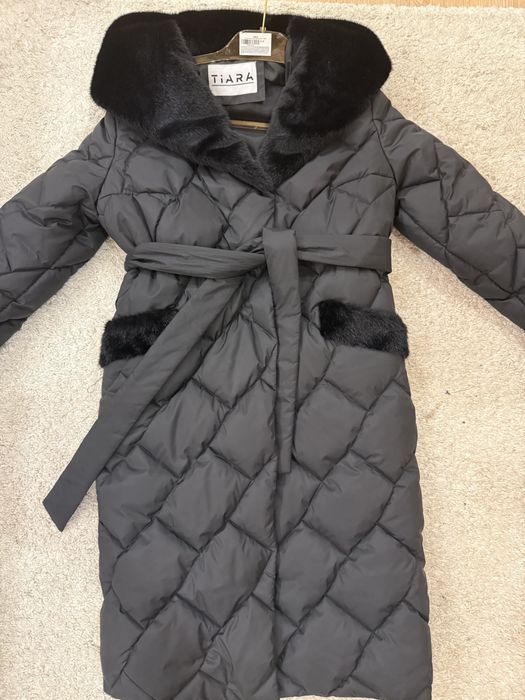 Зимове пальто з капюшоном