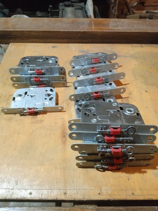 Замки для міжкімнатних дверей.