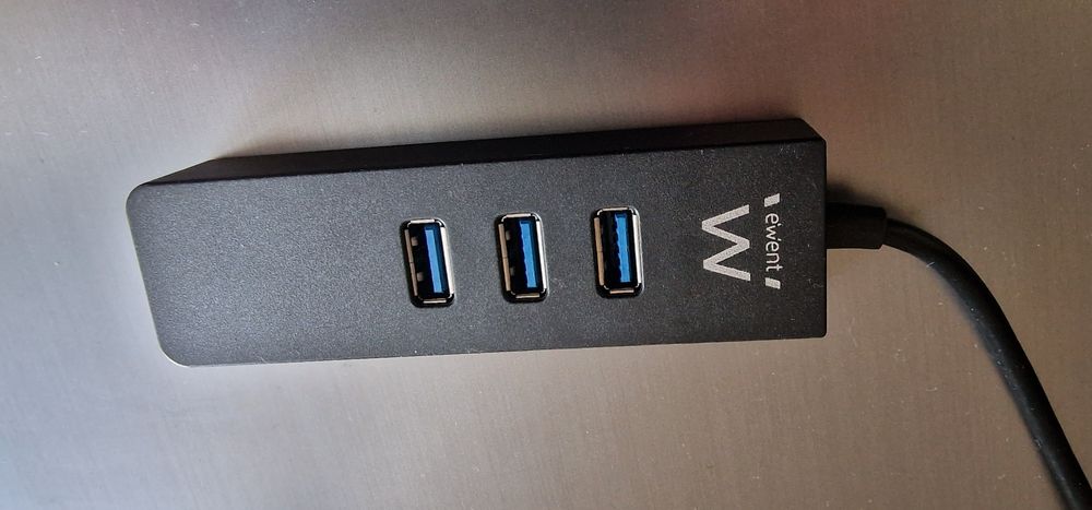 Hub com 3 portas e entrada rj45